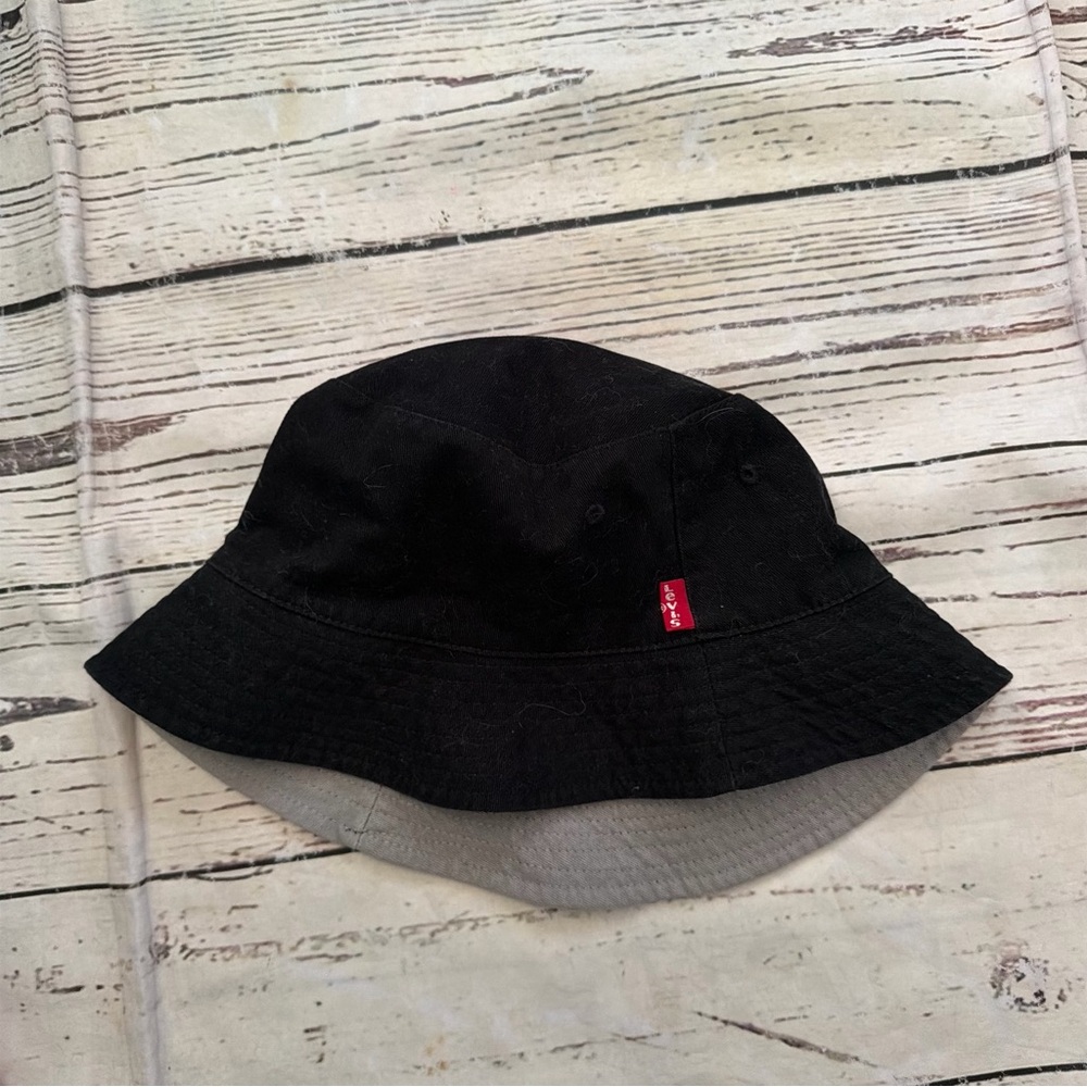 Levi's Black and Gray Reversible Bucket Hat